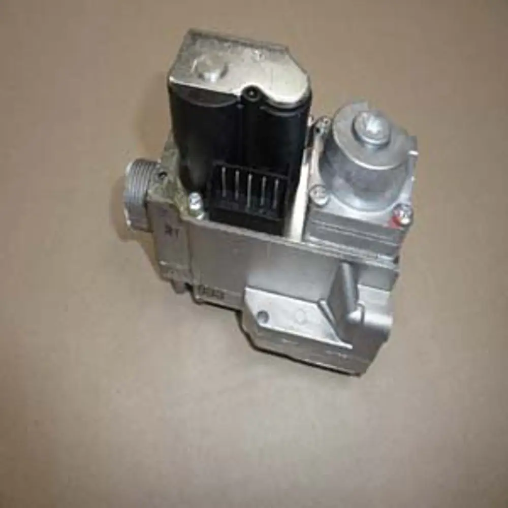 Gasventil von Remeha in kompakter Bauweise, mit Anschlussmöglichkeiten und elektromagnetischem Aktuator, zur Regelung gasbetriebener Heizsysteme.